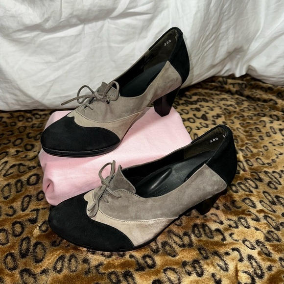 Ziera Oxford Heels 38.5 / US 7.5 – Two Tone Black & Taupe Suede Lace Up Pumps - Picture 1 of 11